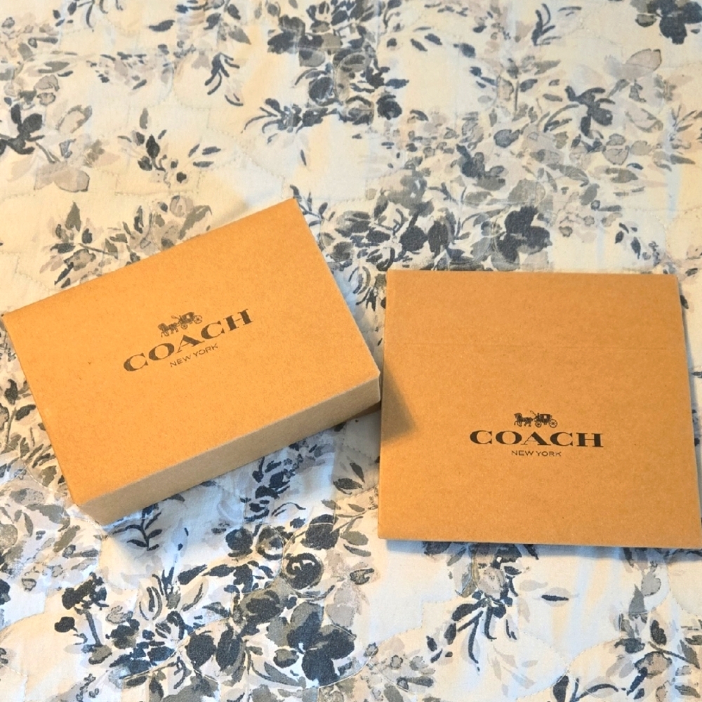 NEW Set Of 2 Coach New York Gift Boxes & Small Bag - Picture 2 of 9